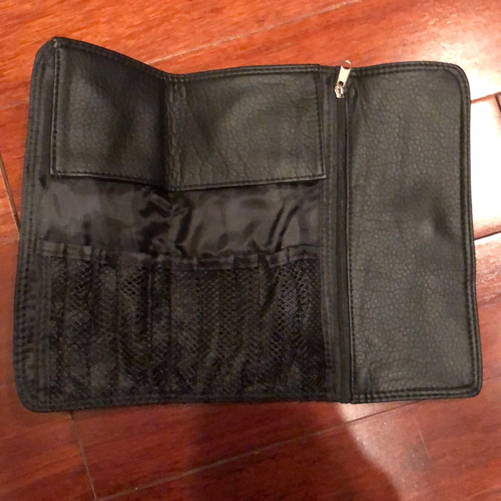Travel brush and makeup tool organizer